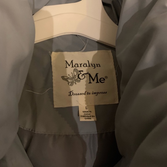 ❄️Women’s Gray Coat w/Fur Hood - Picture 3 of 5